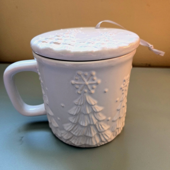 Winter White Ceramic Lidded 16 Oz Mug, NIB - Picture 1 of 9